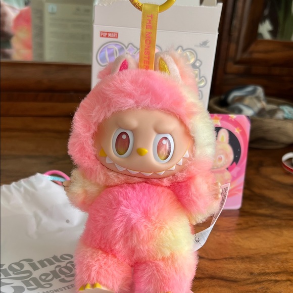 Authentic Pop Mart Big Into Energy Labubu- Loyalty New Unboxed - Picture 5 of 10